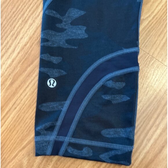 Lululemon Capri Leggings Womens Blue Camo Print Size 6 - Picture 4 of 6